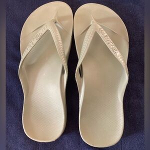 Archies unisex olive green Flip Flops